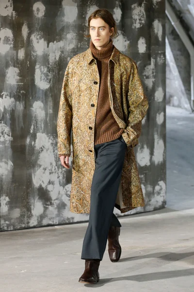 Look 28